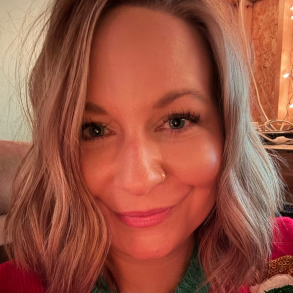 Meet your Posher, Michelle - Picture 1 of 1